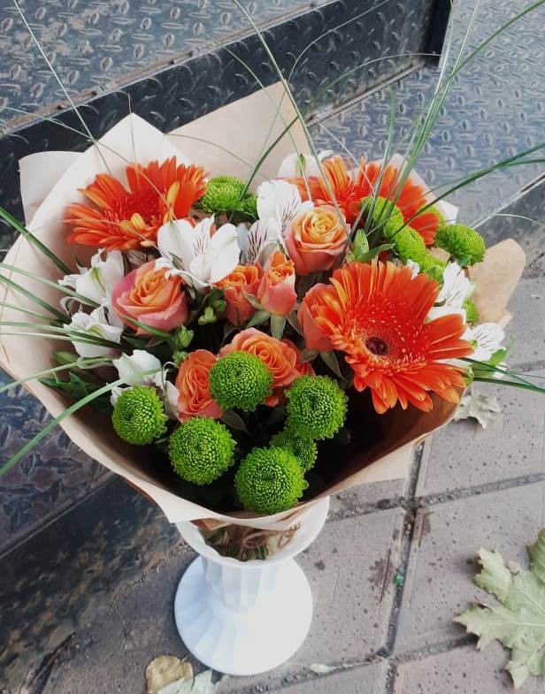 Букет цветов из: Герберы, Хризантемы, Альстромерии и Розы в Чернь