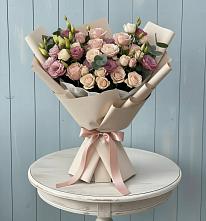 Букет цветов из:  Розы и Лизиантусы в Чернь