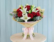 Букет цветов из:  Лилии и Розы в Чернь