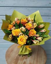 Букет цветов из:  Альстромерии и Розы в Чернь