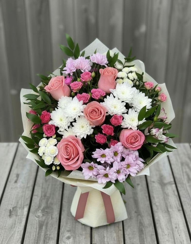 Букет цветов из: Альстромерии, Гвоздики, Розы и Хризантемы в Чернь