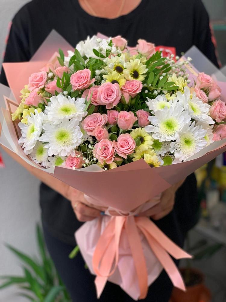 Букет цветов из: Розы и Хризантемы в Чернь