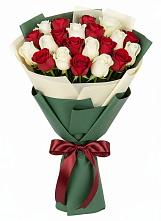 Букет Микс из красных и белых роз в Чернь