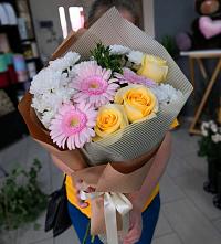 Букет цветов из:  Герберы, Розы и Хризантемы в Чернь
