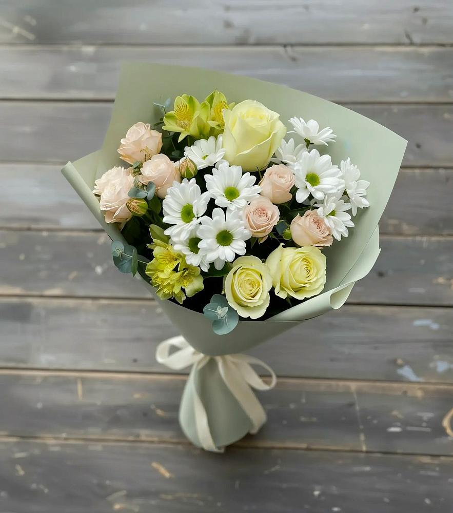 Букет цветов из: Альстромерии, Розы и Хризантемы в Чернь