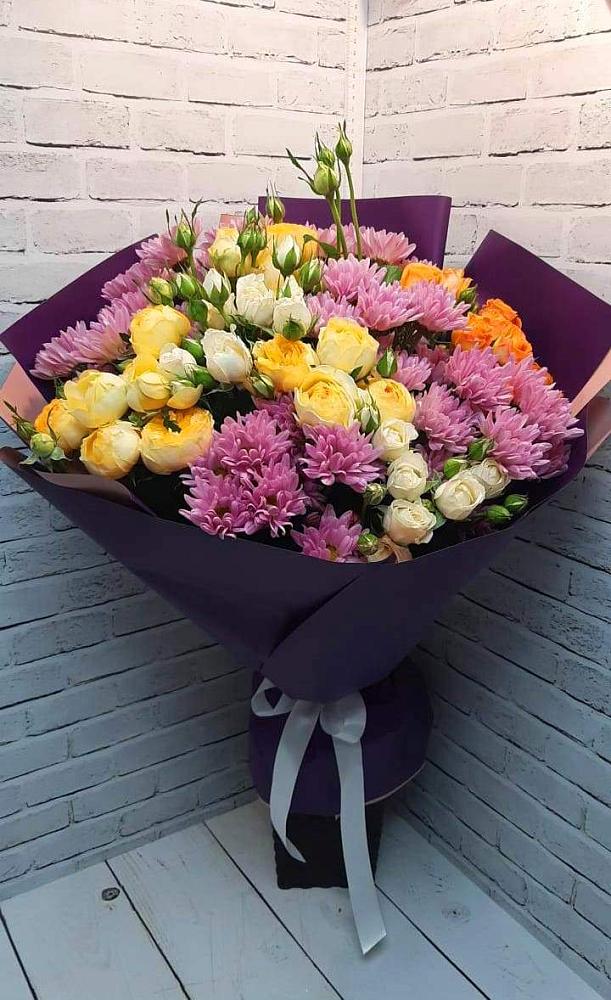 Букет цветов из: Хризантемы и Розы в Чернь