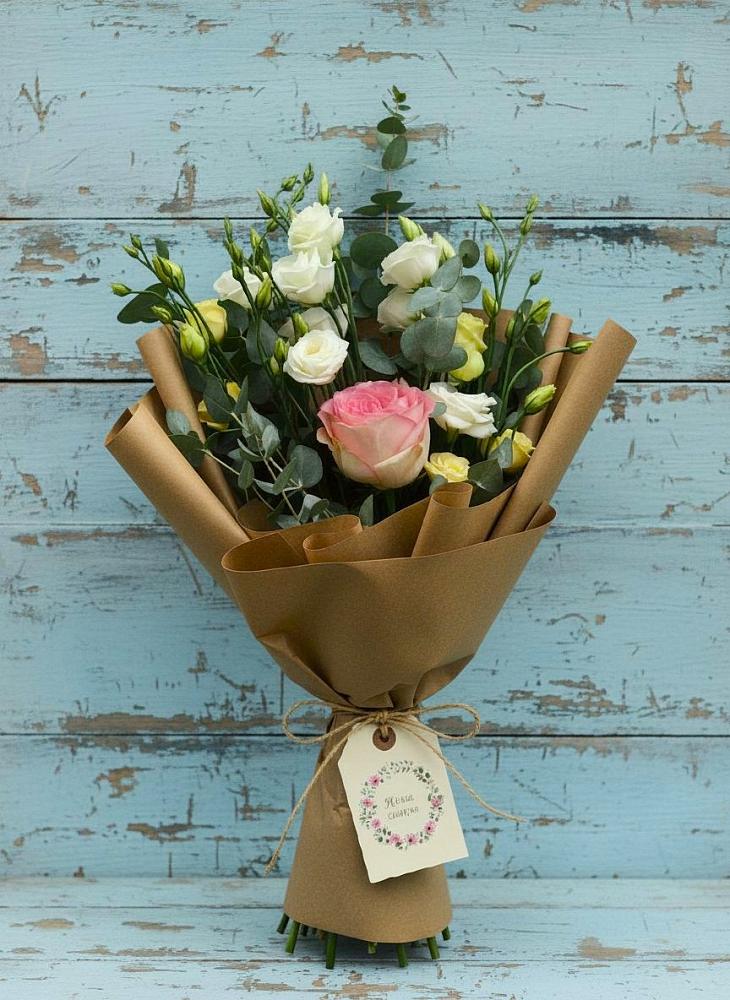 Букет цветов из: Розы и Лизиантусы в Чернь