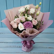 Букет цветов из:  Розы и Лизиантусы в Чернь