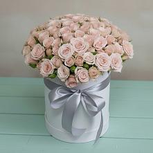 Цветочная композиция из Розы в шляпной коробке в Чернь