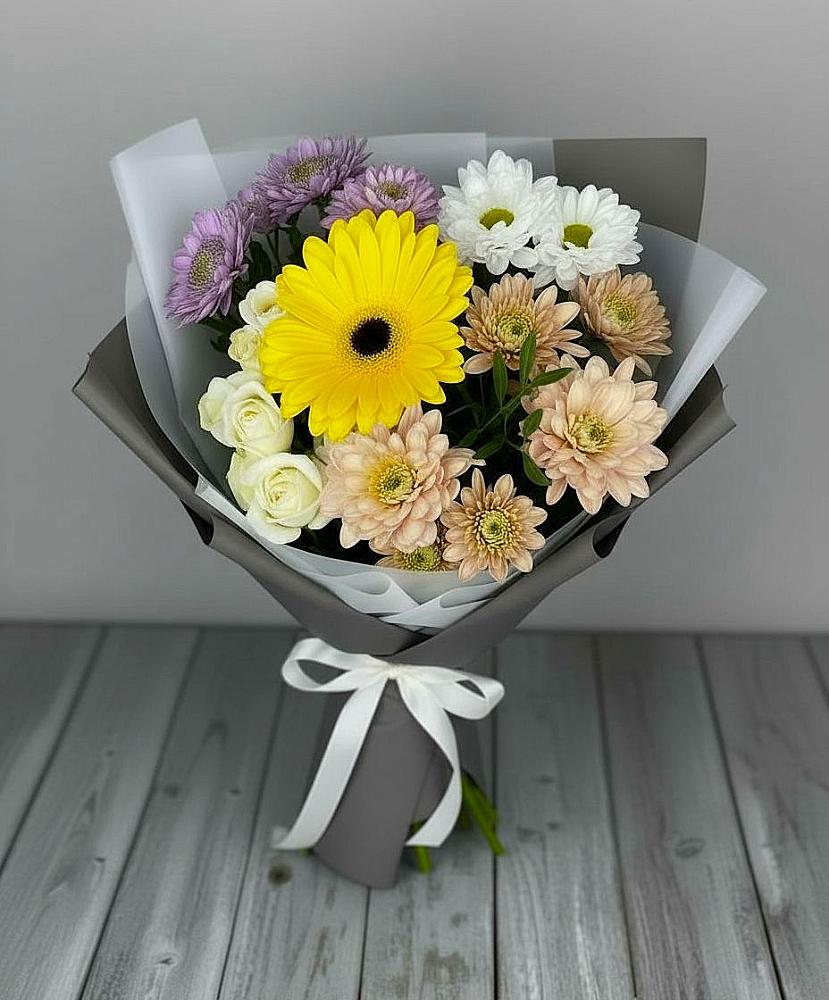 Букет цветов из: Розы, Герберы и Хризантемы в Чернь