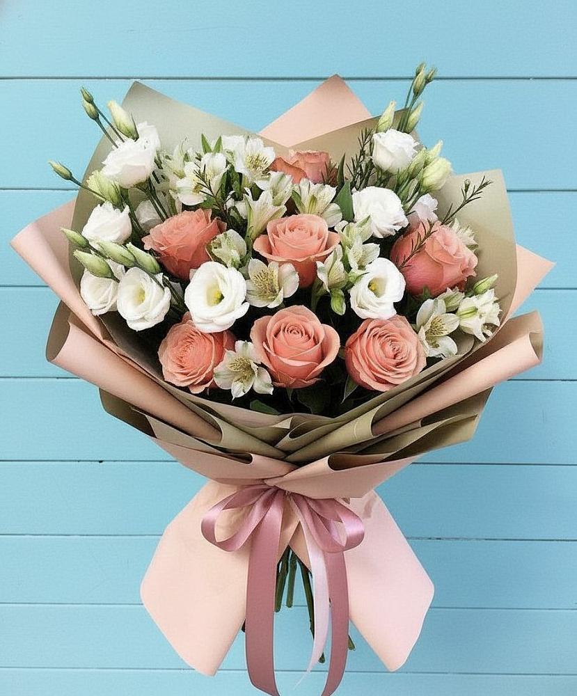 Букет цветов из: Розы, Альстромерии и Лизиантусы в Чернь