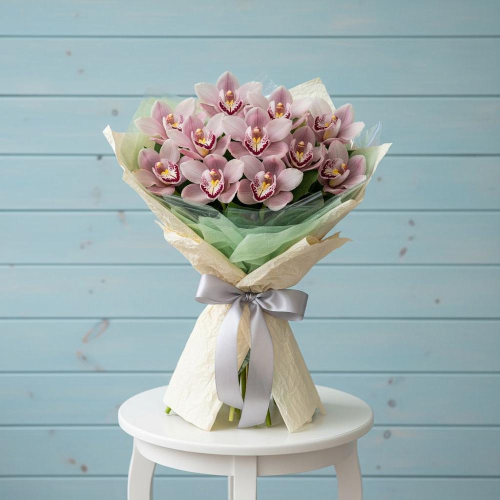 Букет цветов из: Орхидеи и Розы в Чернь