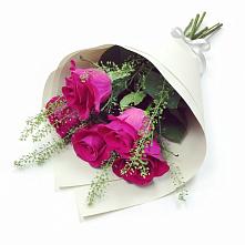 Букет цветов из:  Розы в Чернь