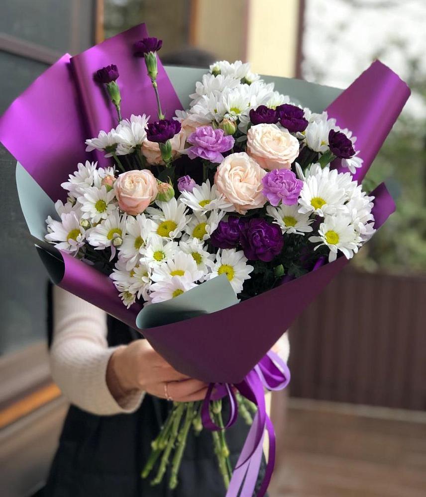 Букет цветов из: Хризантемы, Гвоздики и Розы в Чернь