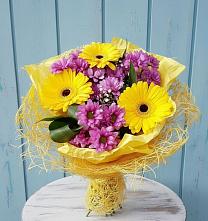 Букет цветов из:  Хризантемы и Герберы в Чернь