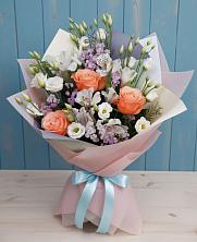 Букет цветов из:  Лизиантусы, Розы, Альстромерии и Гипсофила в Чернь