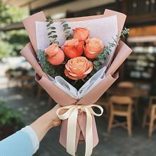 Букет цветов из:  Розы в Чернь