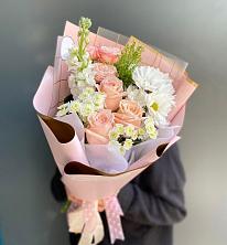 Букет цветов из:  Хризантемы и Розы в Чернь