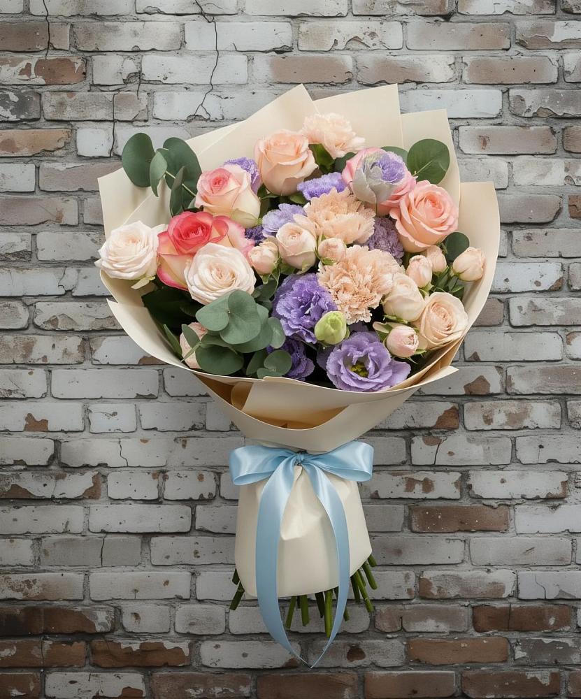 Букет цветов из: Розы, Лизиантусы и Гвоздики в Чернь