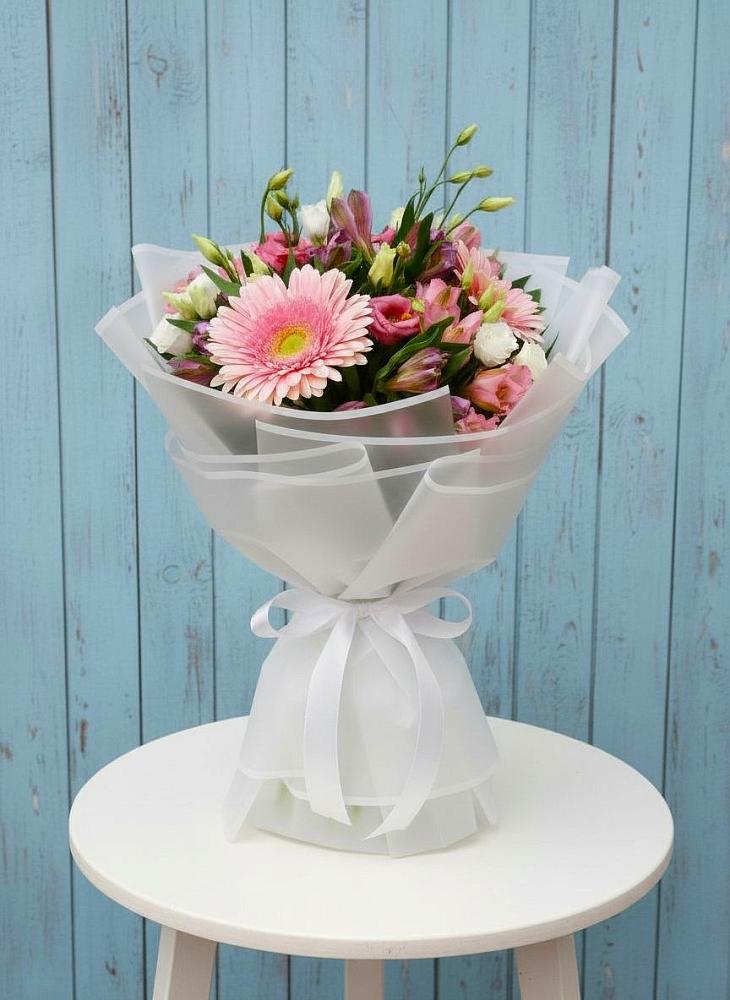 Букет цветов из: Герберы, Альстромерии и Лизиантусы в Чернь