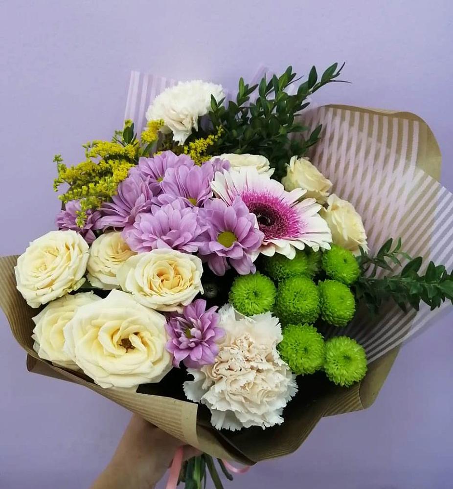 Букет цветов из: Хризантемы, Розы, Гвоздики и Герберы в Чернь