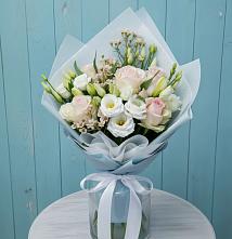 Букет цветов из:  Розы и Лизиантусы в Чернь