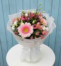 Букет цветов из:  Герберы, Альстромерии и Лизиантусы в Чернь