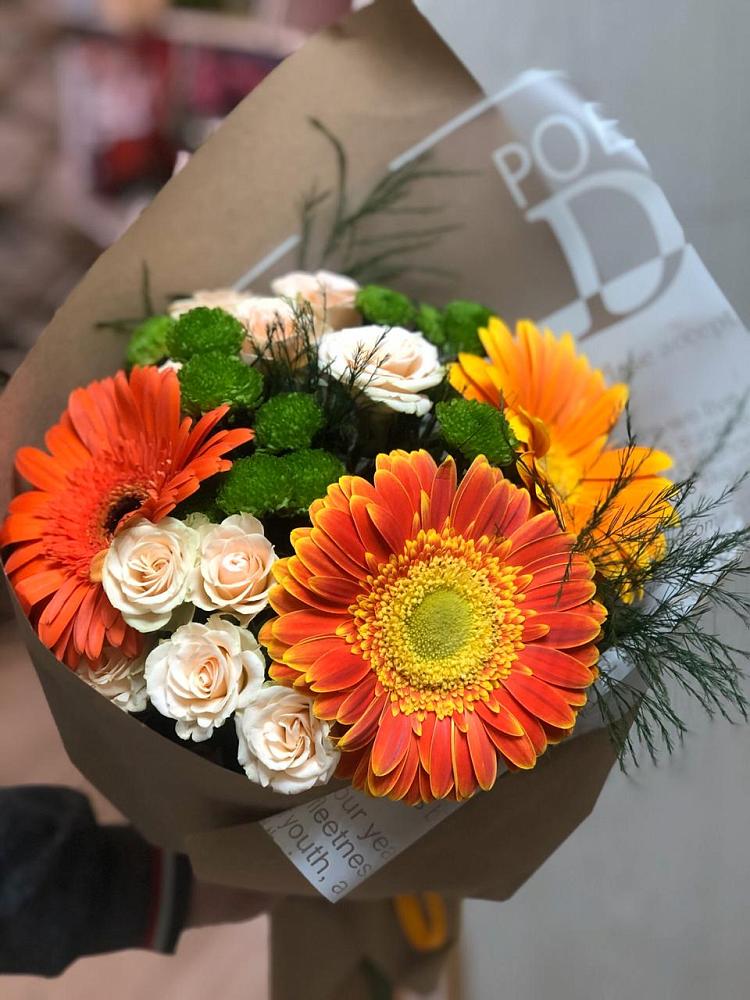 Букет цветов из: Герберы, Хризантемы и Розы в Чернь