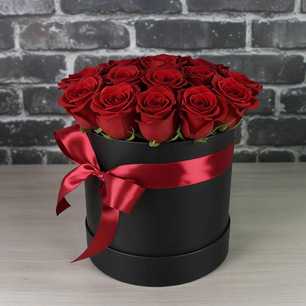 Цветочная композиция из Розы в шляпной коробке в Чернь