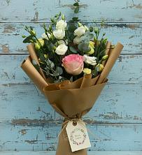 Букет цветов из:  Розы и Лизиантусы в Чернь