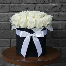 Цветочная композиция из Розы в шляпной коробке в Чернь