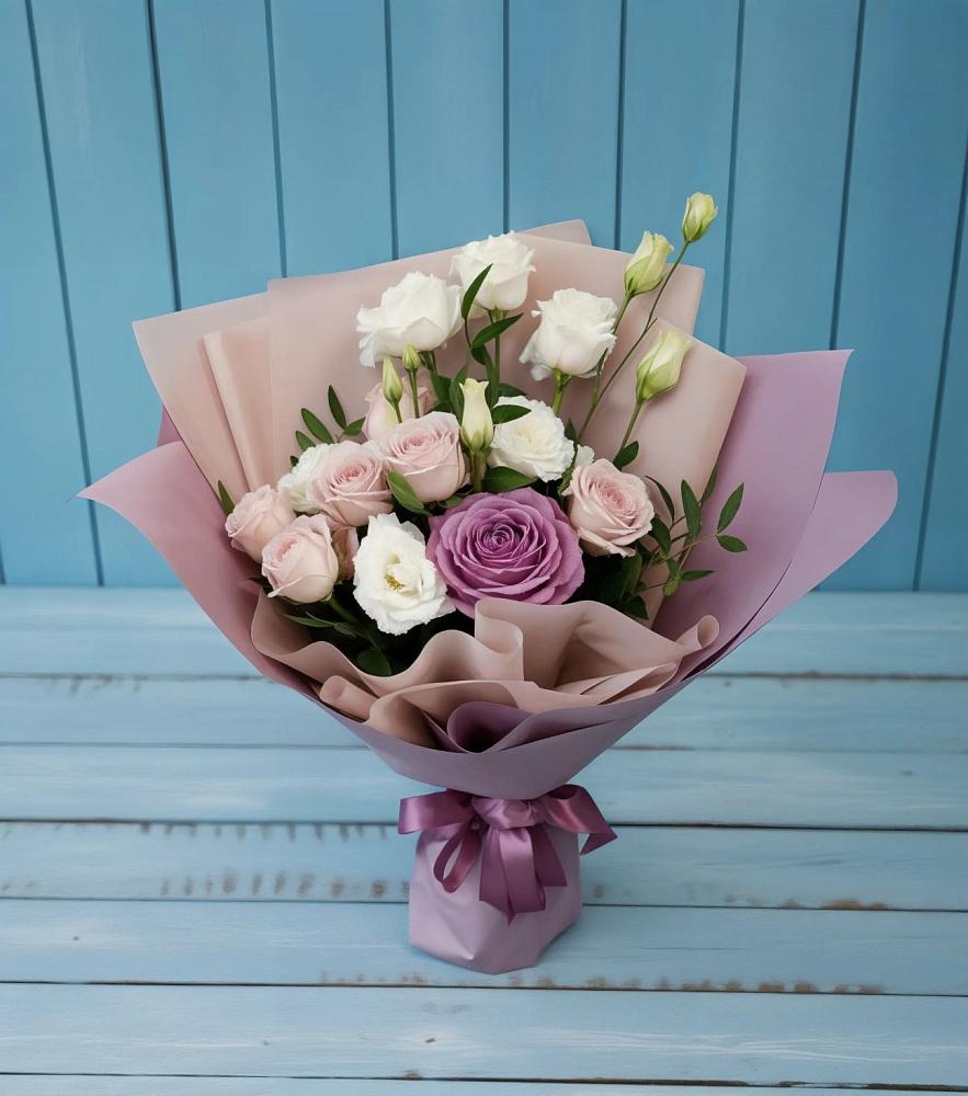 Букет цветов из: Розы и Лизиантусы в Чернь